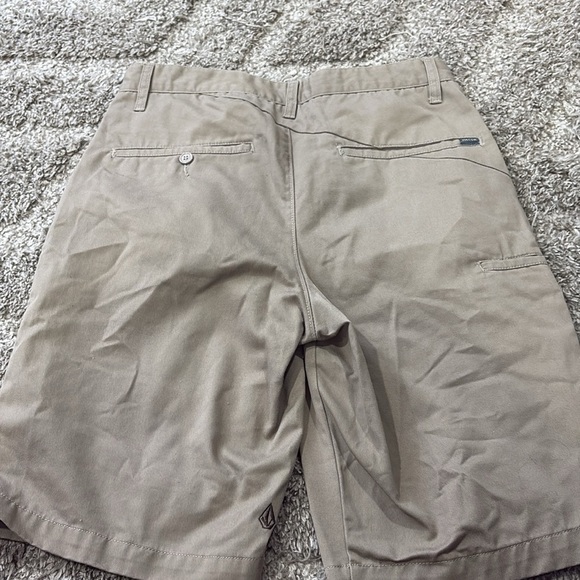 Volcom Men's Tan Shorts size 30 - Picture 4 of 5